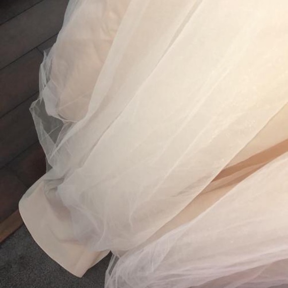 Wedding dress - Picture 8 of 8